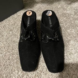 AEROSOLES black heels